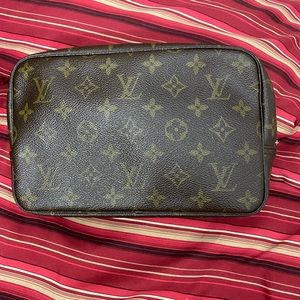 Authentic  Louis Vuitton Trousse make up travel 23